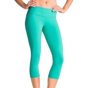 Teal Athleta Chaturanga Capri Leggings